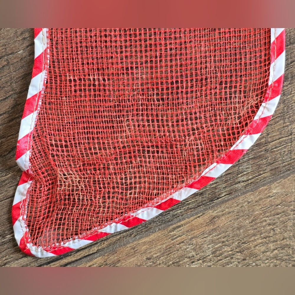 2 Vintage Red Plastic Mesh Christmas Stockings - Picture 5 of 7
